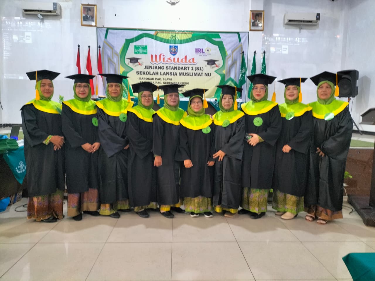 Sekolah Lansia Al Istiqomah PAC Muslimat NU Lebaksiu Wisuda 75 Peserta di Slawi