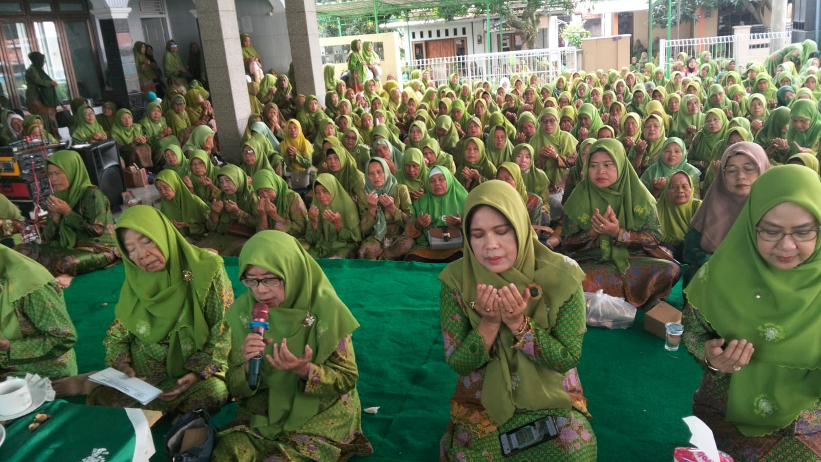 Mudzakaroh PAC Muslimat NU Lebaksiu dan Santunan 70 Anak Yatim Berlangsung Khidmat di Musholla Baiturrohim Lebaksiu Kidul